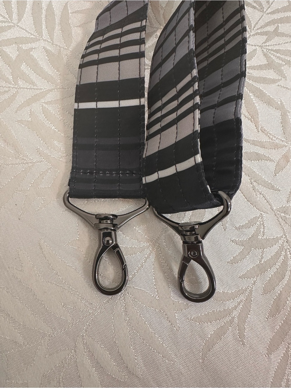 Adjustable Black & Gray Plaid Men’s Strap for lug Bags - Picture 2 of 6